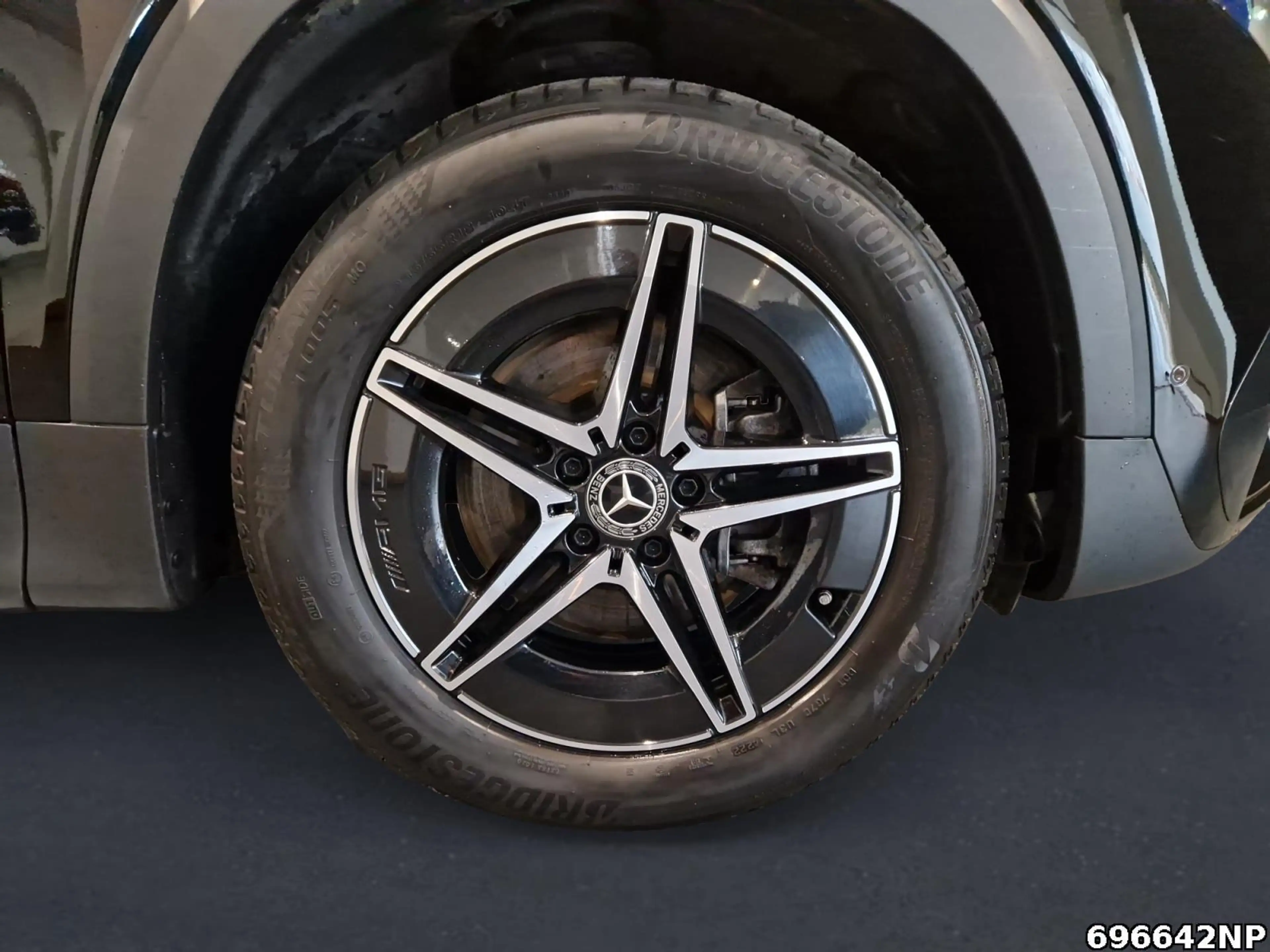 Mercedes-Benz EQB 300 4M AMG Soundsystem Pano LED 360°KEYLESS — photo 5