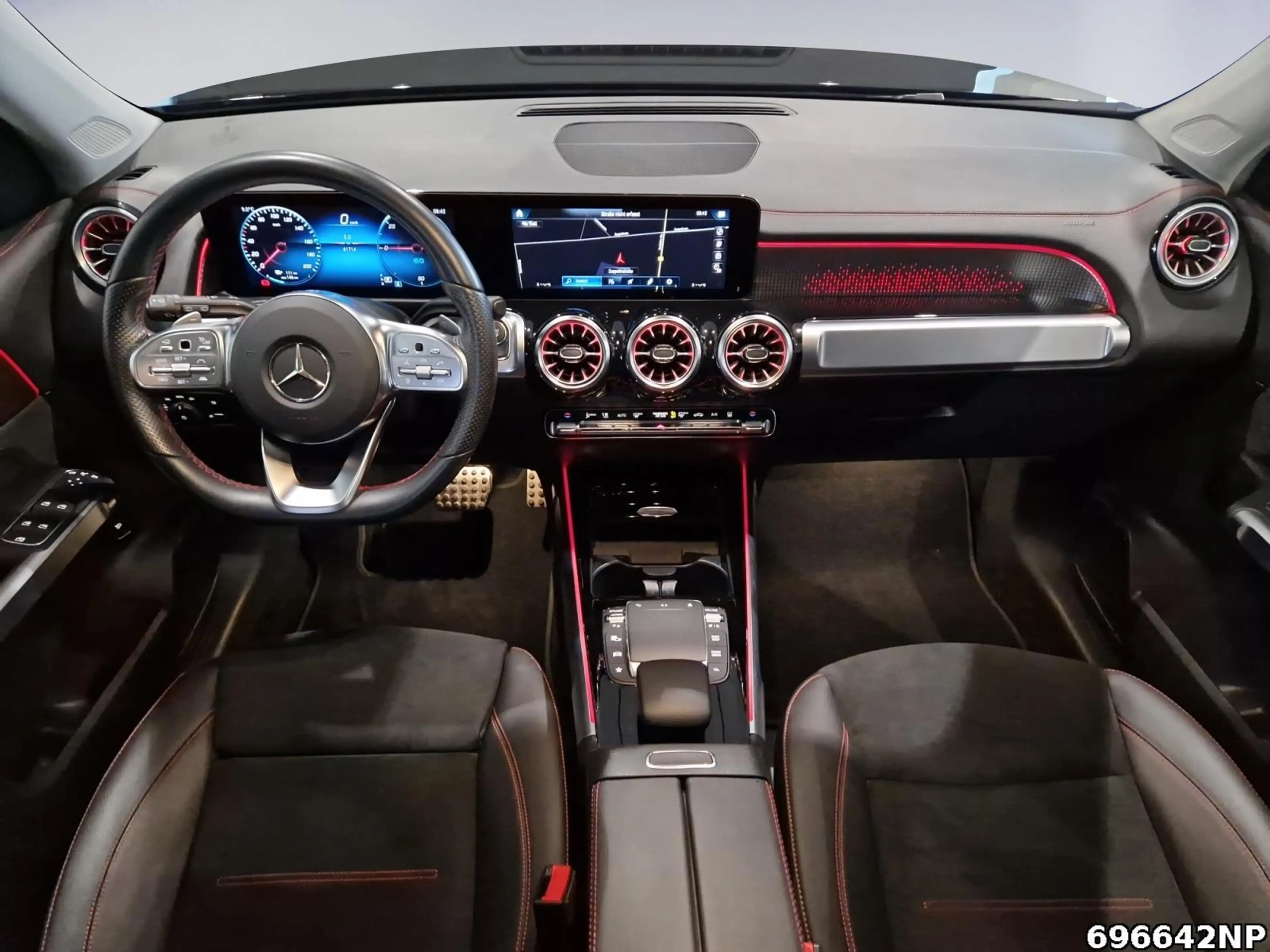 Mercedes-Benz EQB 300 4M AMG Soundsystem Pano LED 360°KEYLESS — photo 8