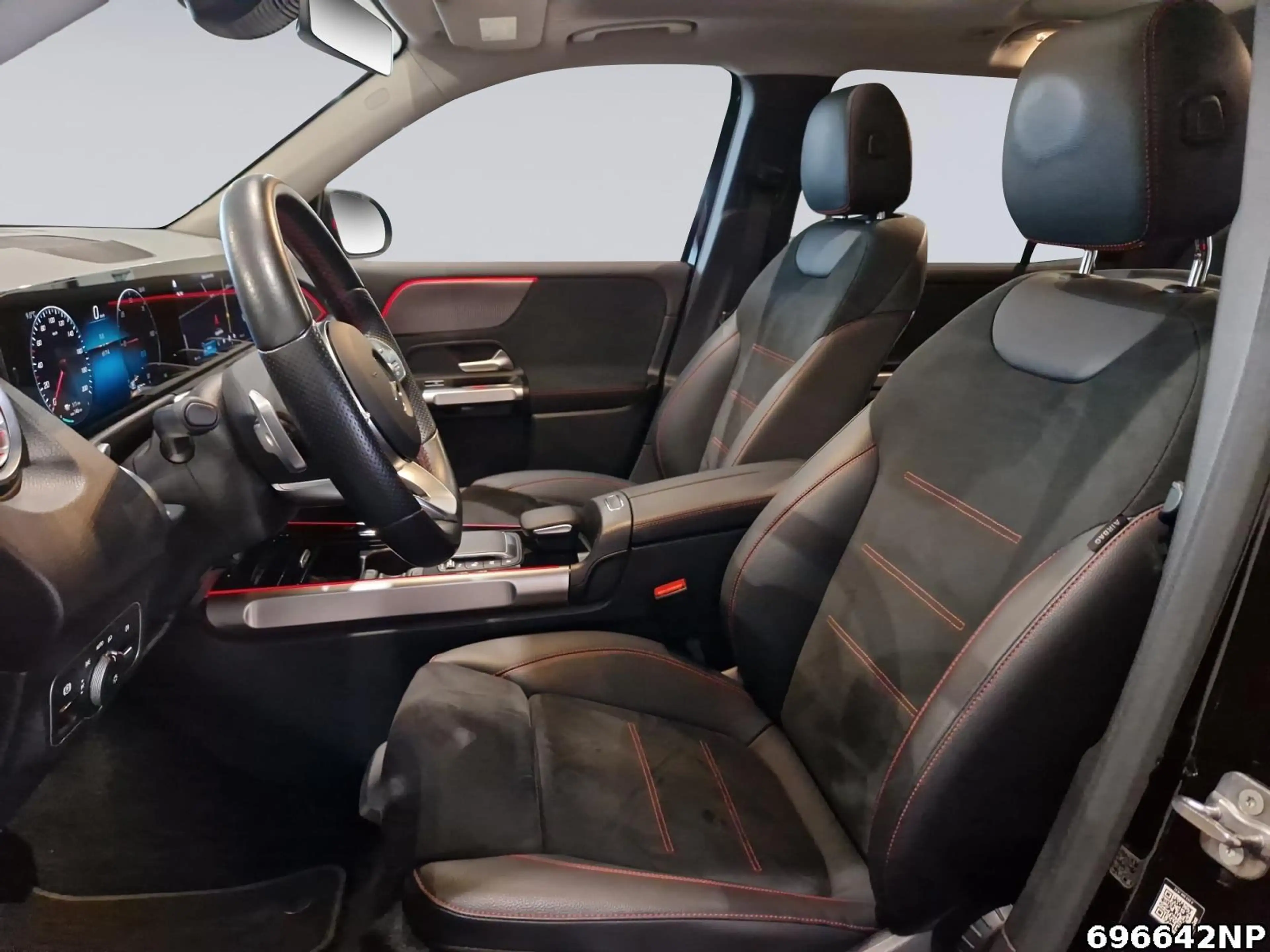 Mercedes-Benz EQB 300 4M AMG Soundsystem Pano LED 360°KEYLESS — photo 10
