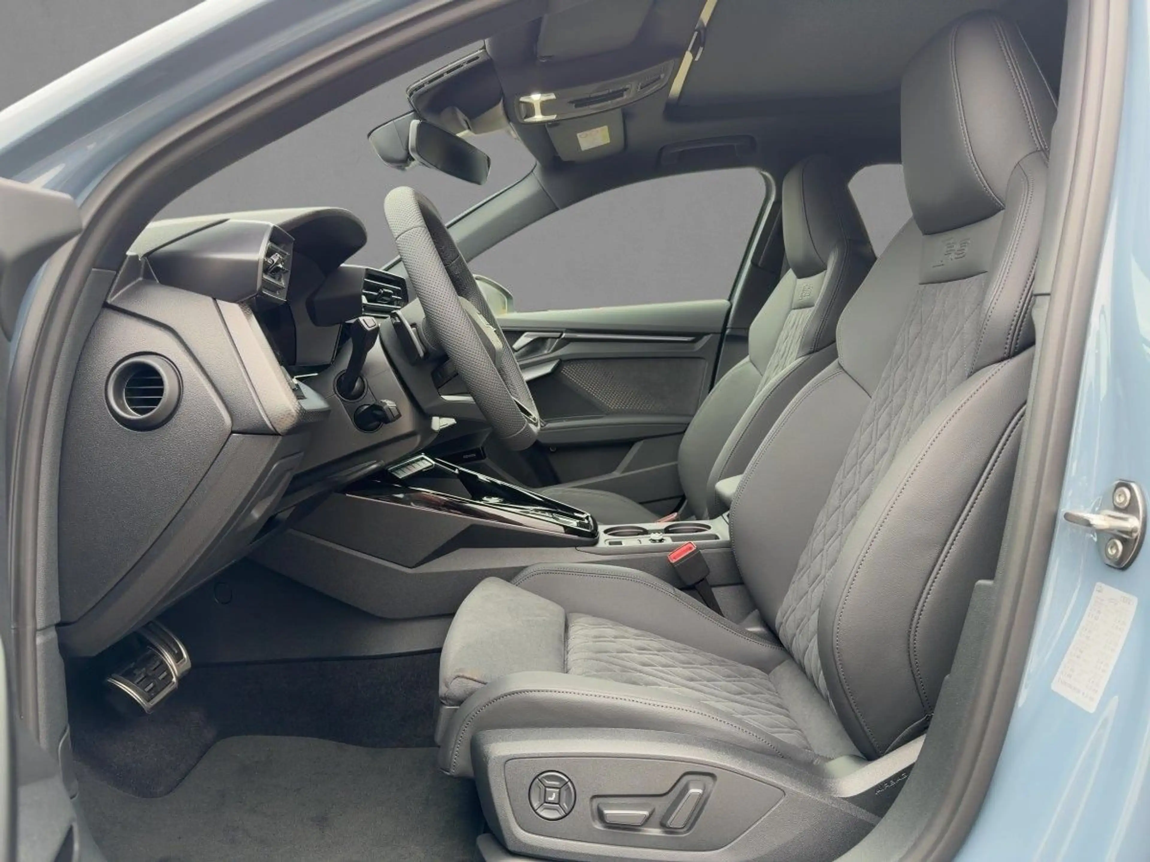 Audi RS3 *S-TRO*QUA*PANO*MATRIX*360* — photo 9