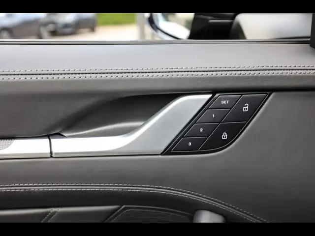 Porsche 911 view 14