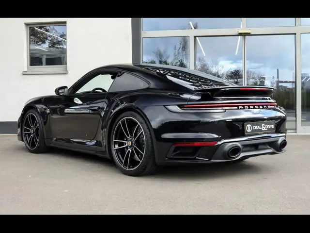 Porsche 911 view 3
