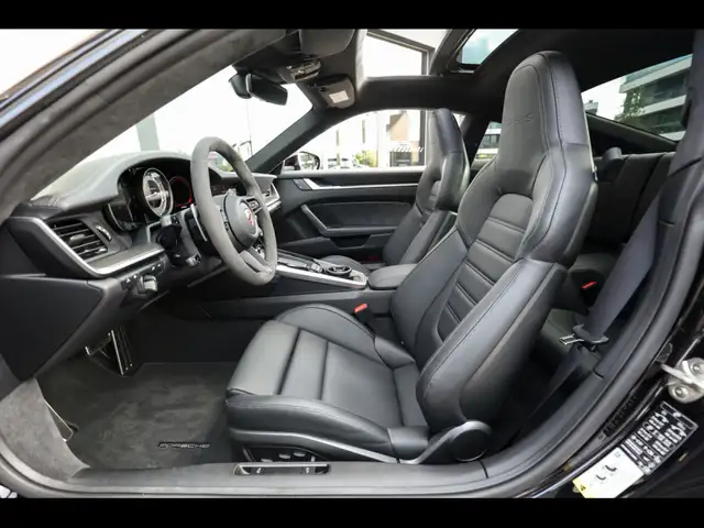 Porsche 911 view 12