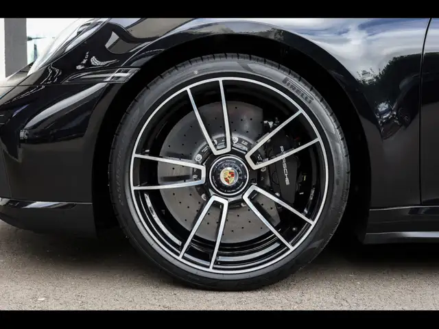 Porsche 911 view 9