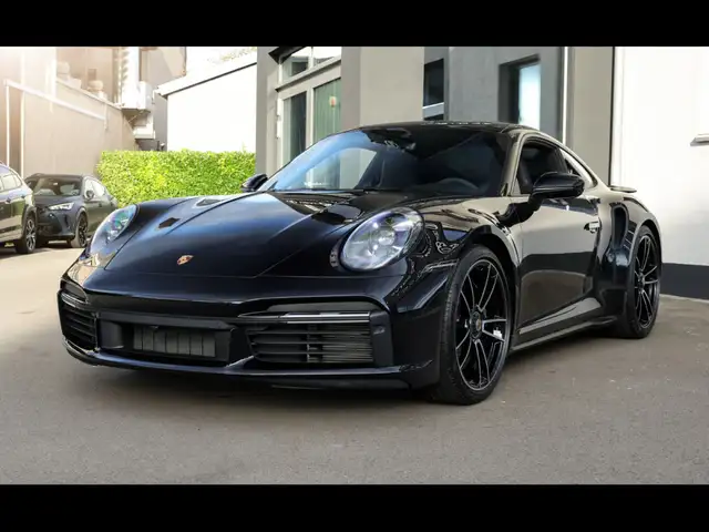 Porsche 911 view 8