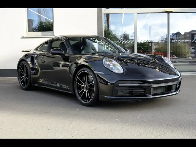 Porsche 911 view 7