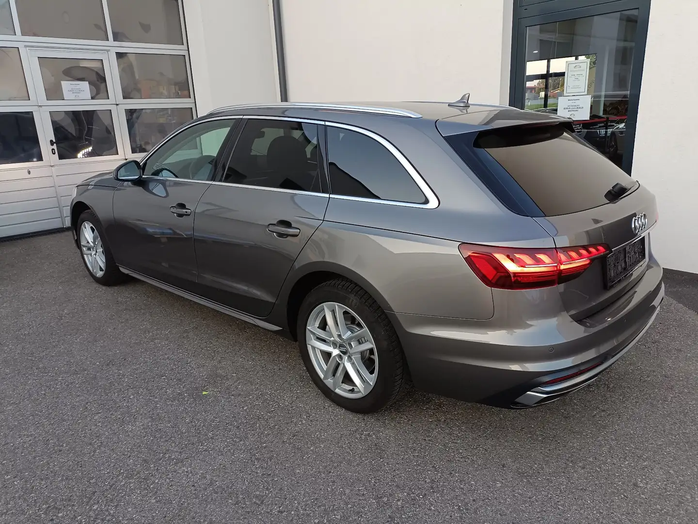 Audi A4 Avant 30TDI advanced S-tronic,LED,Leder,Navi,Sitzh Grijs - 2
