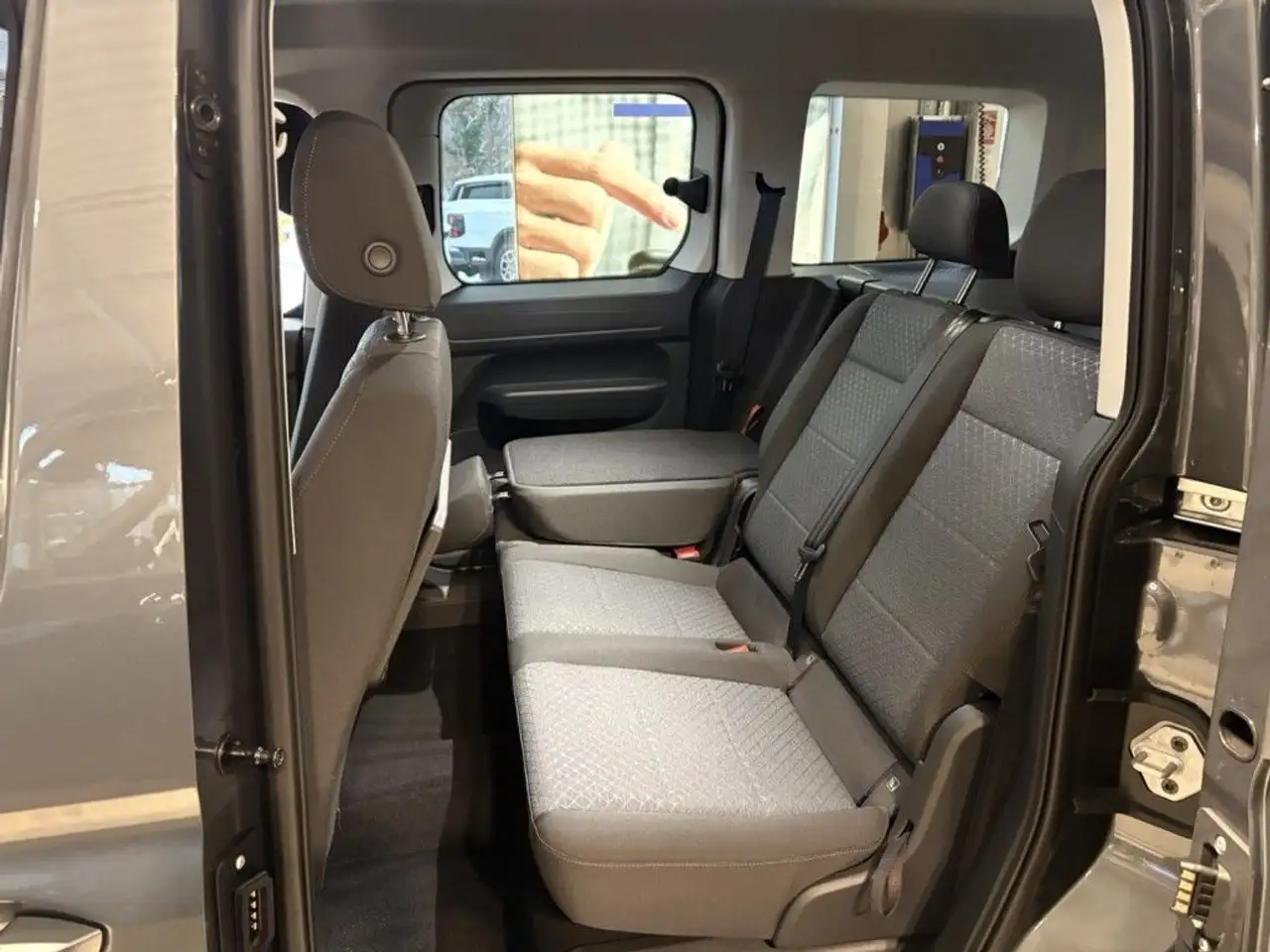 Ford Tourneo Connect 2.0 EcoBlue Aut. TITANIUM (SK) 9
