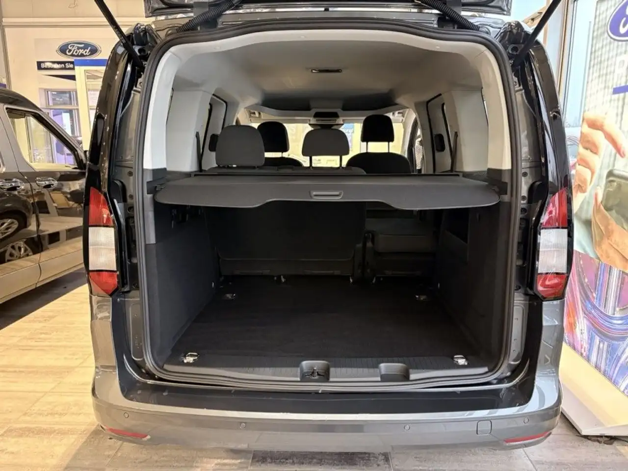 Ford Tourneo Connect 2.0 EcoBlue Aut. TITANIUM (SK) 4
