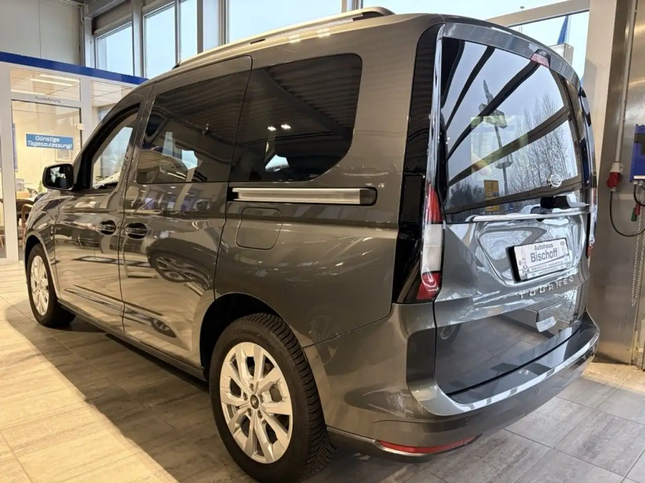 Ford Tourneo Connect 2.0 EcoBlue Aut. TITANIUM (SK) 2