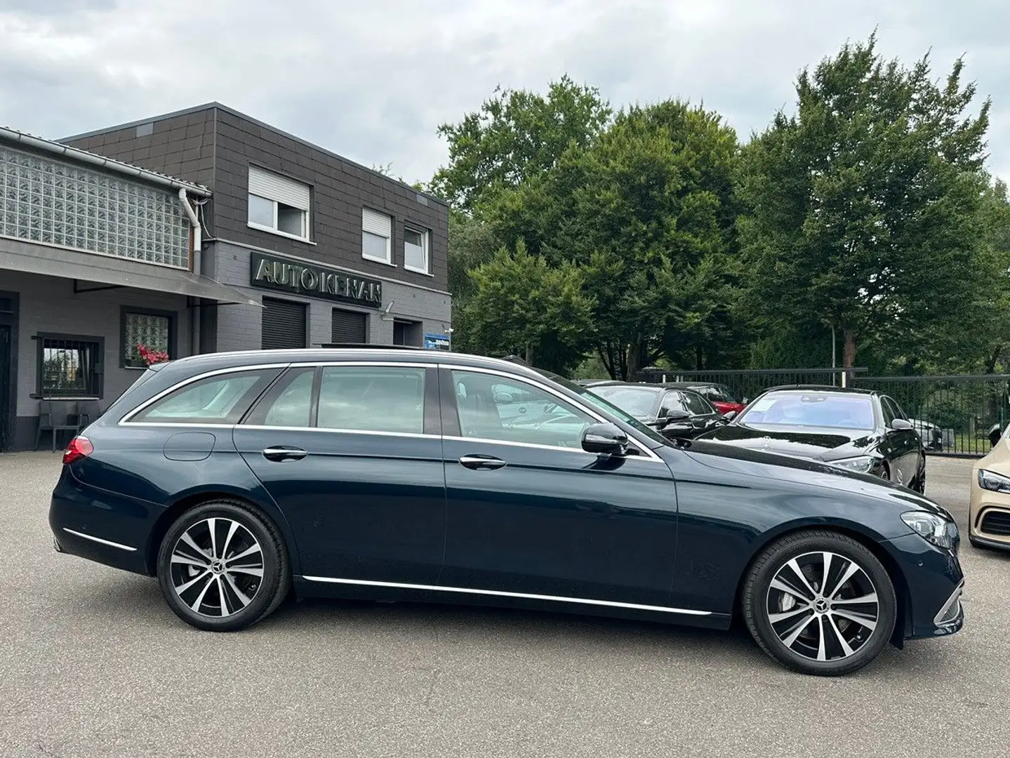 Mercedes-Benz E 400 d T 4M Exclusive DTR/HUD/PANO/STHZ/AHK/MBUX Verde - 2