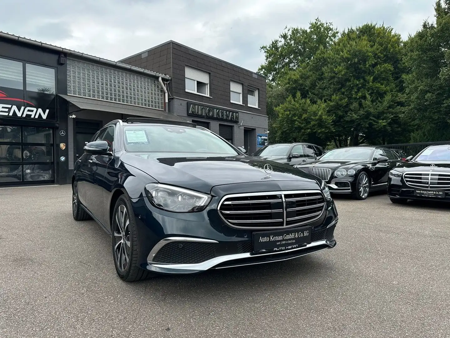 Mercedes-Benz E 400 d T 4M Exclusive DTR/HUD/PANO/STHZ/AHK/MBUX Verde - 1