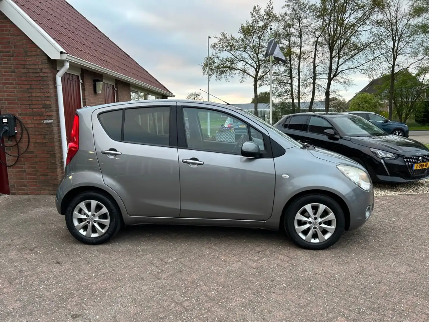 Opel Agila 1.2 BLITZ AUTOMAAT VAN DE 1E EIGENAAR! Grijs - 2
