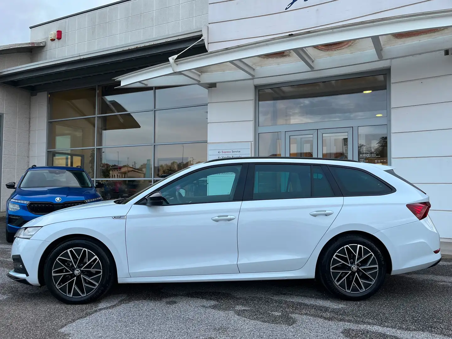 Skoda Octavia Octavia Wagon 2.0 tdi evo Sportline 150cv dsg Bianco - 2
