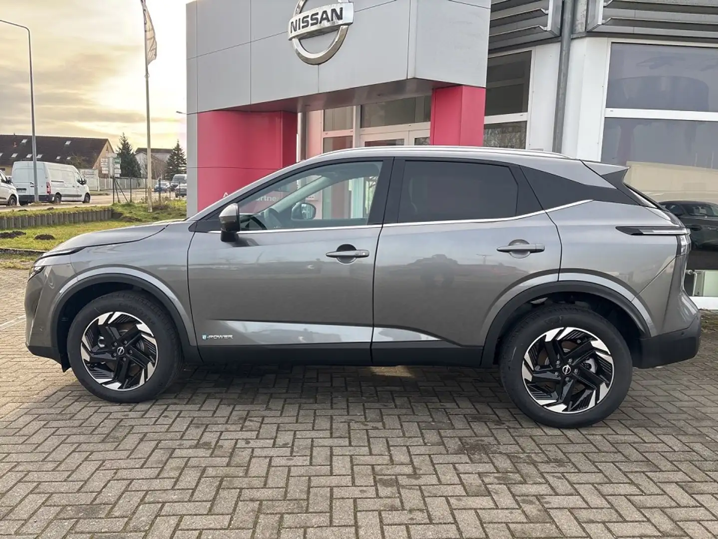 Nissan Qashqai 1.5 VC-T e-POWER 190PS N-Connecta Winter Komfort Grau - 2