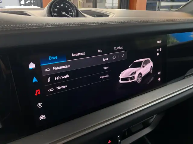 Porsche Cayenne view 11