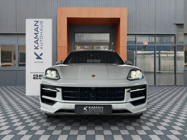 Porsche Cayenne view 2