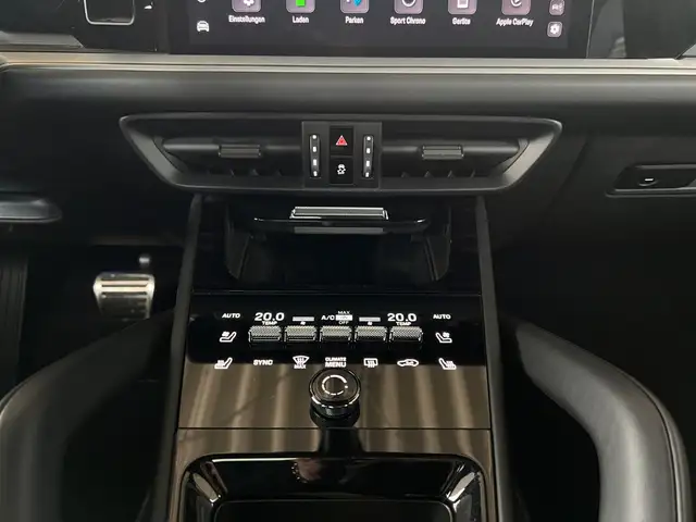 Porsche Cayenne view 8