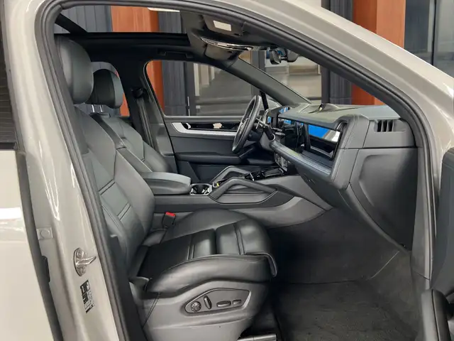 Porsche Cayenne view 5