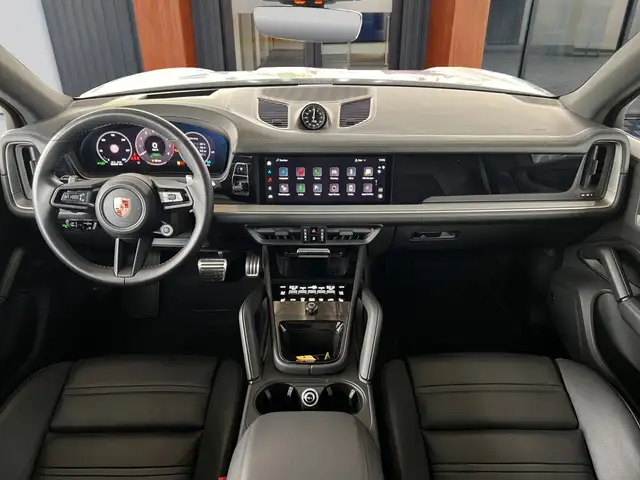 Porsche Cayenne view 7