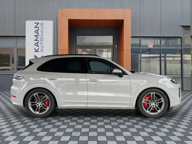 2025 Porsche Cayenne in Grey for sale