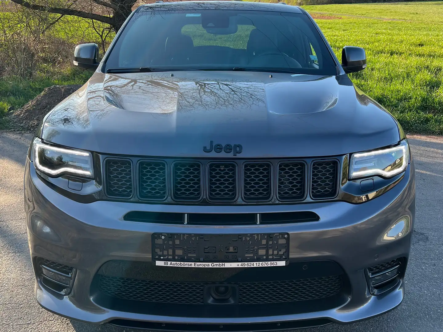 Jeep Grand Cherokee 6.4 V8 HEMI SRT Grau - 1