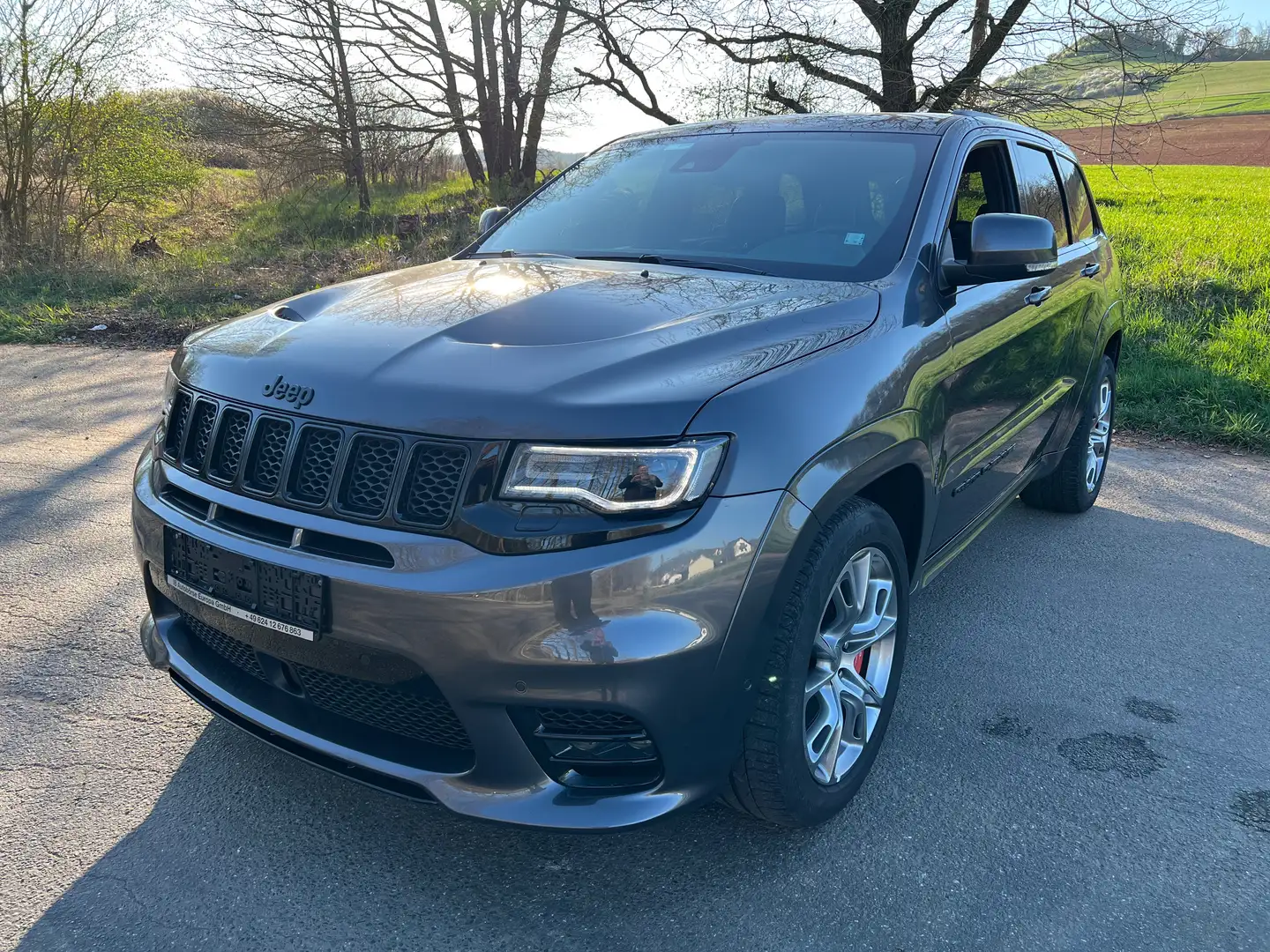Jeep Grand Cherokee 6.4 V8 HEMI SRT Grau - 2