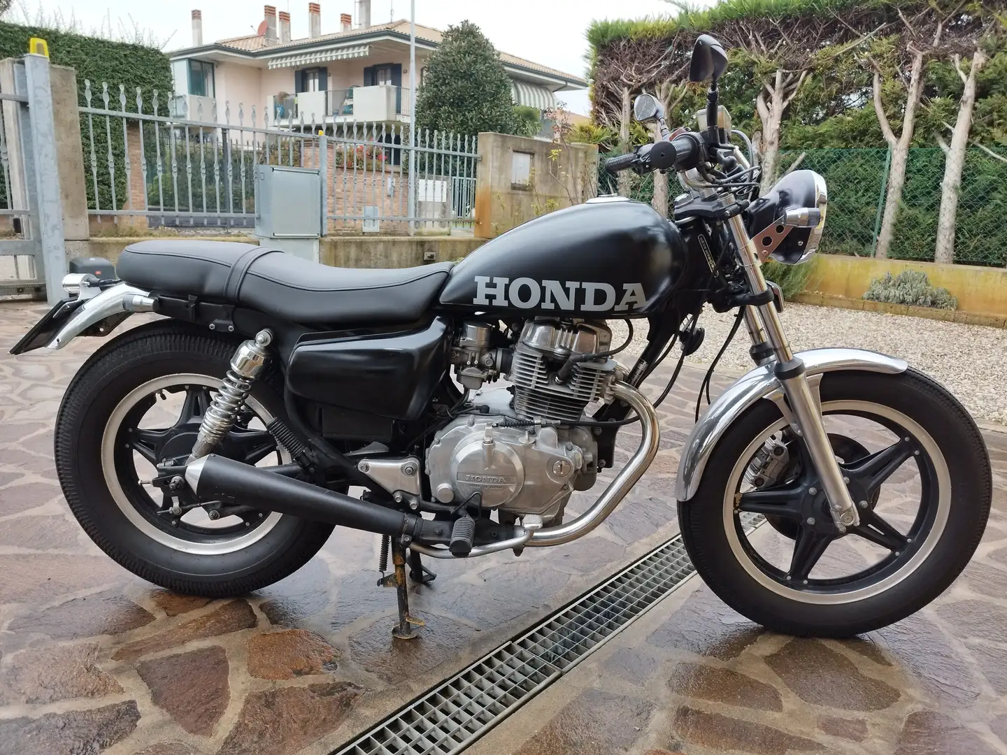 Honda CM 400 Schwarz - 2