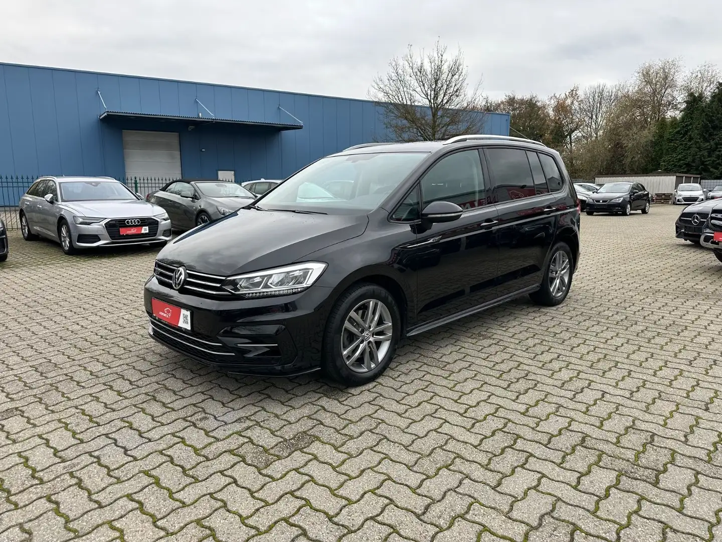 Volkswagen Touran 1,5 TSI DSG R-Line 1.Hd ACC Nav LED Kamer Schwarz - 1