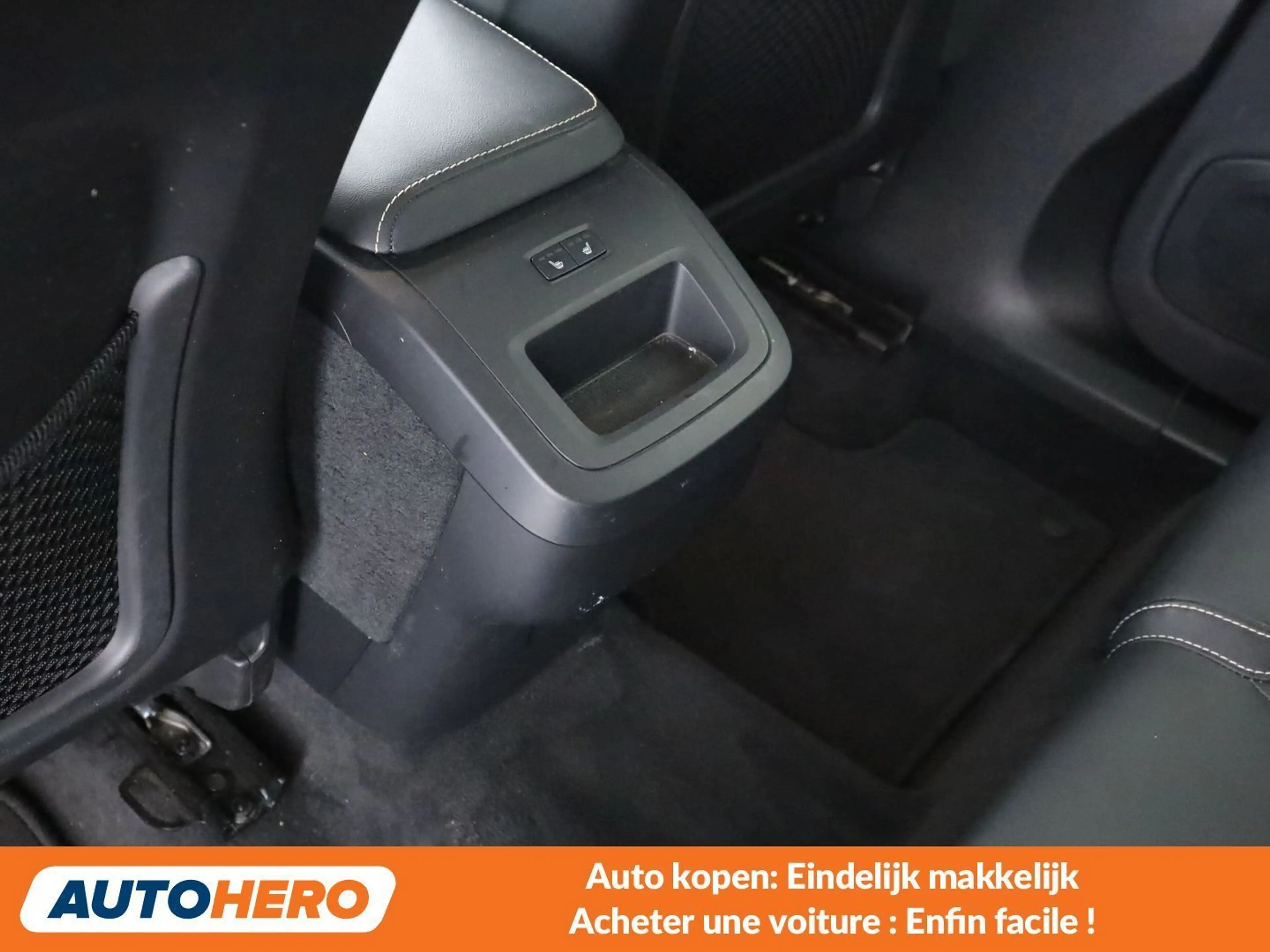 Volvo XC60 2.0 B4 Mild-Hybrid Plus Dark 2WD — photo 13