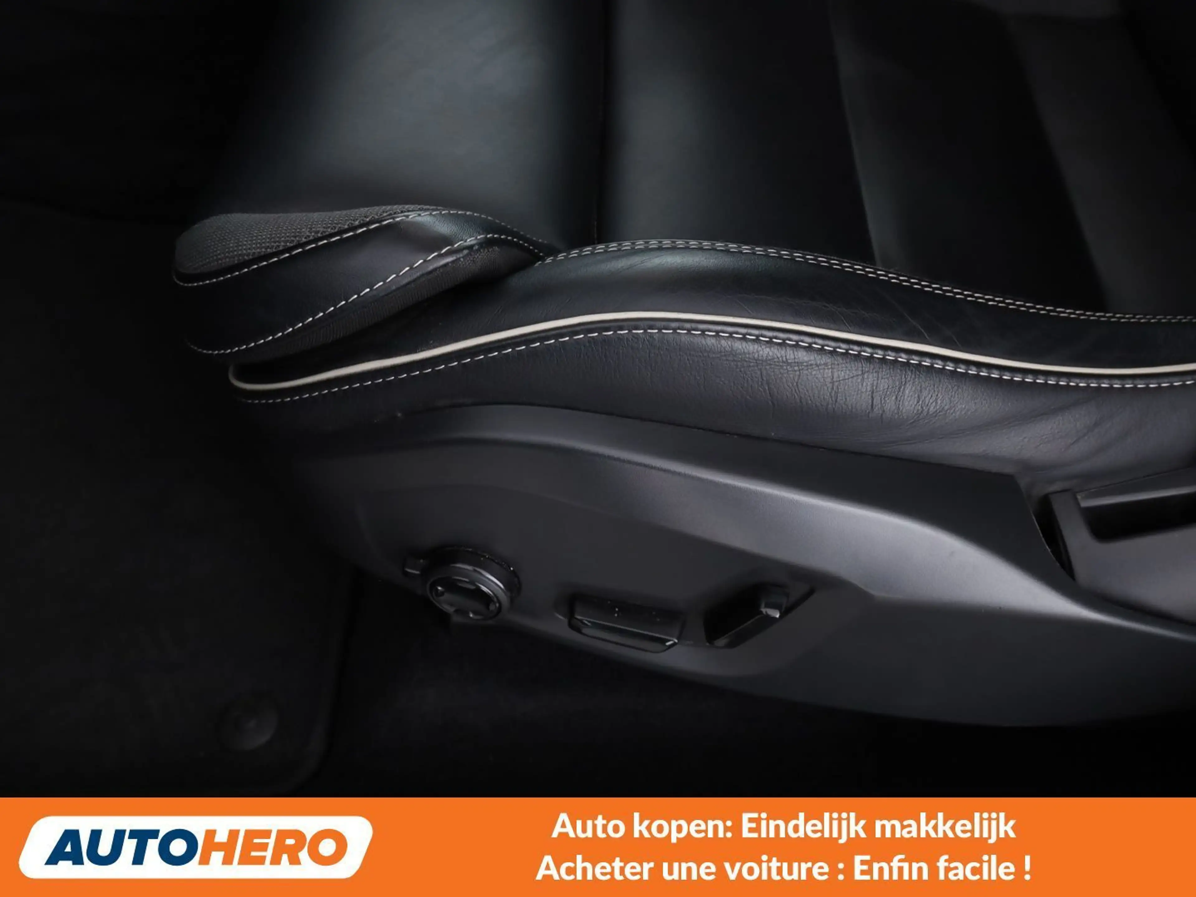 Volvo XC60 2.0 B4 Mild-Hybrid Plus Dark 2WD — photo 15