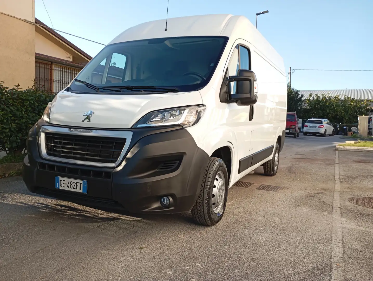 Peugeot Boxer 335 2.2 BlueHDi 140 S&S PM-TM Furgone Weiß - 1
