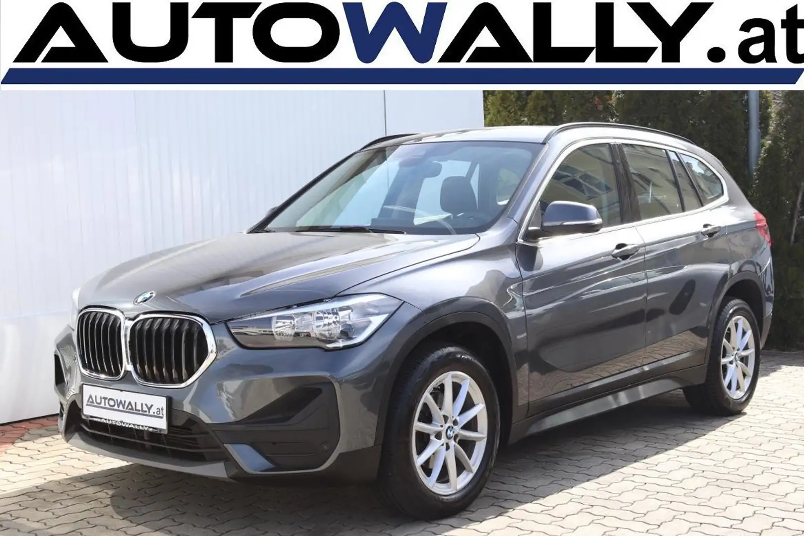 BMW X1 sDrive16d Aut. Advantage Grau - 1