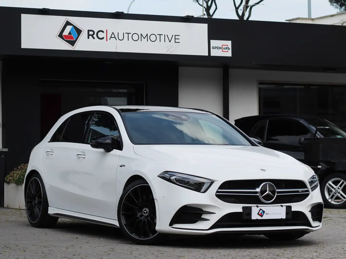 Mercedes-Benz A 35 AMG 4MATIC Bílá - 1