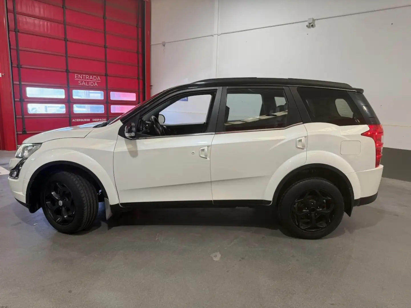 Mahindra XUV500 2.2D W8 FWD Alb - 2
