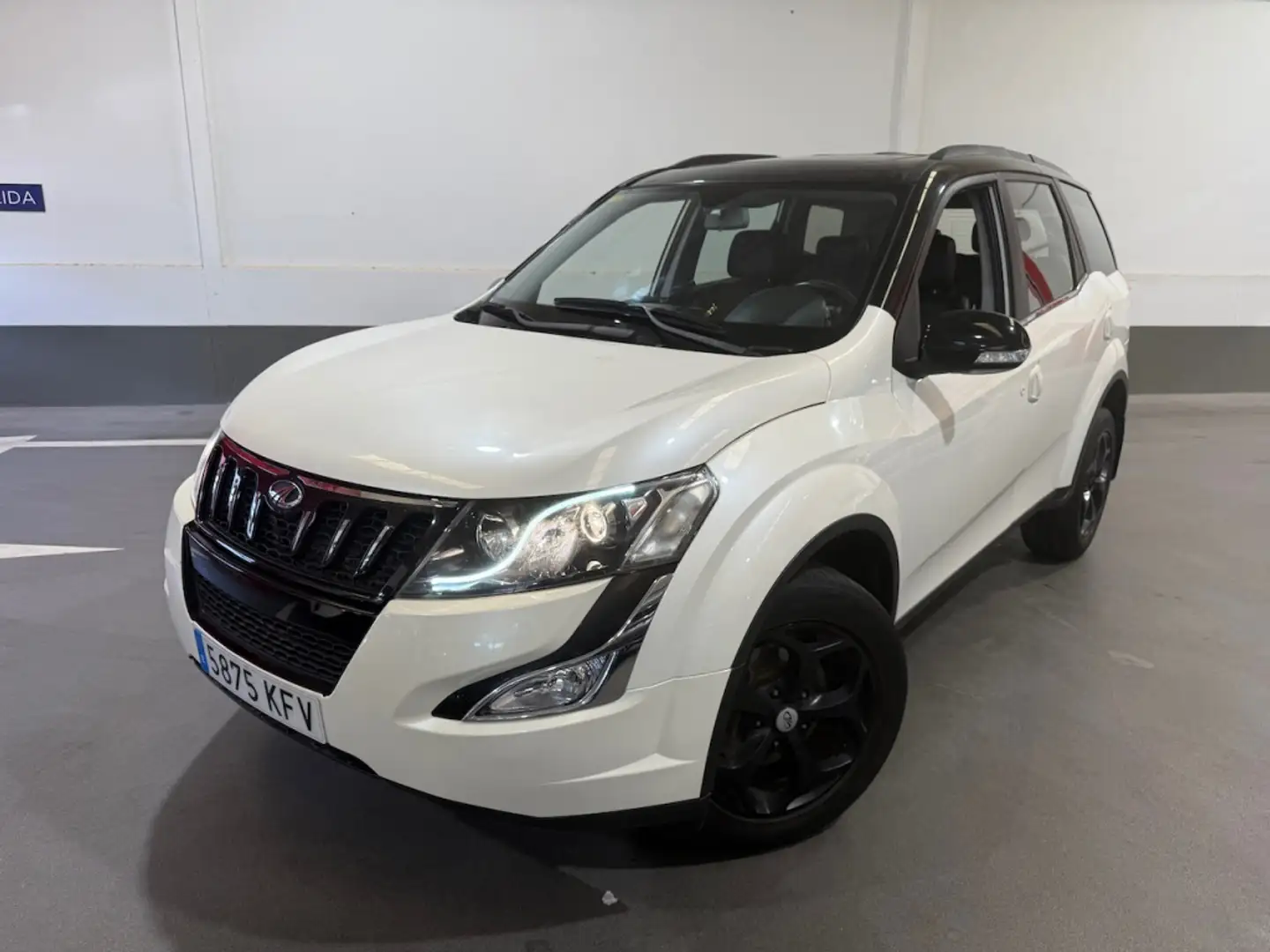 Mahindra XUV500 2.2D W8 FWD Alb - 1