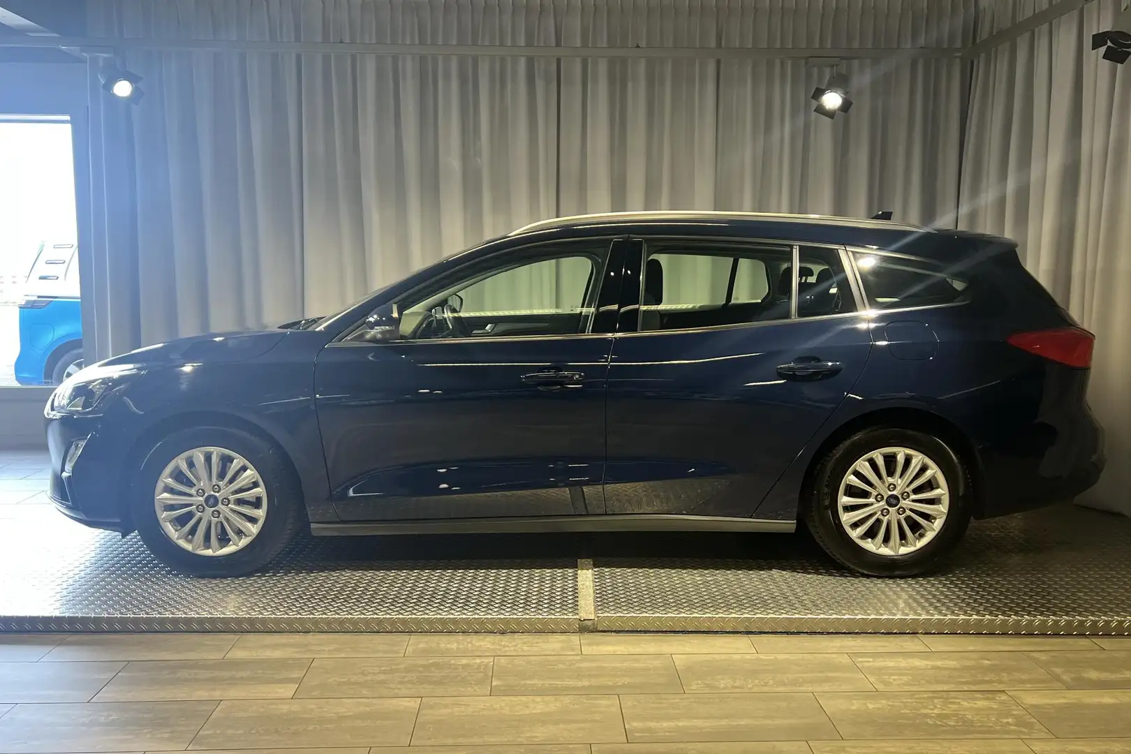 Ford Focus Wagon 1.0 EcoBoost Automaat Titanium Business | Tr Bleu - 2