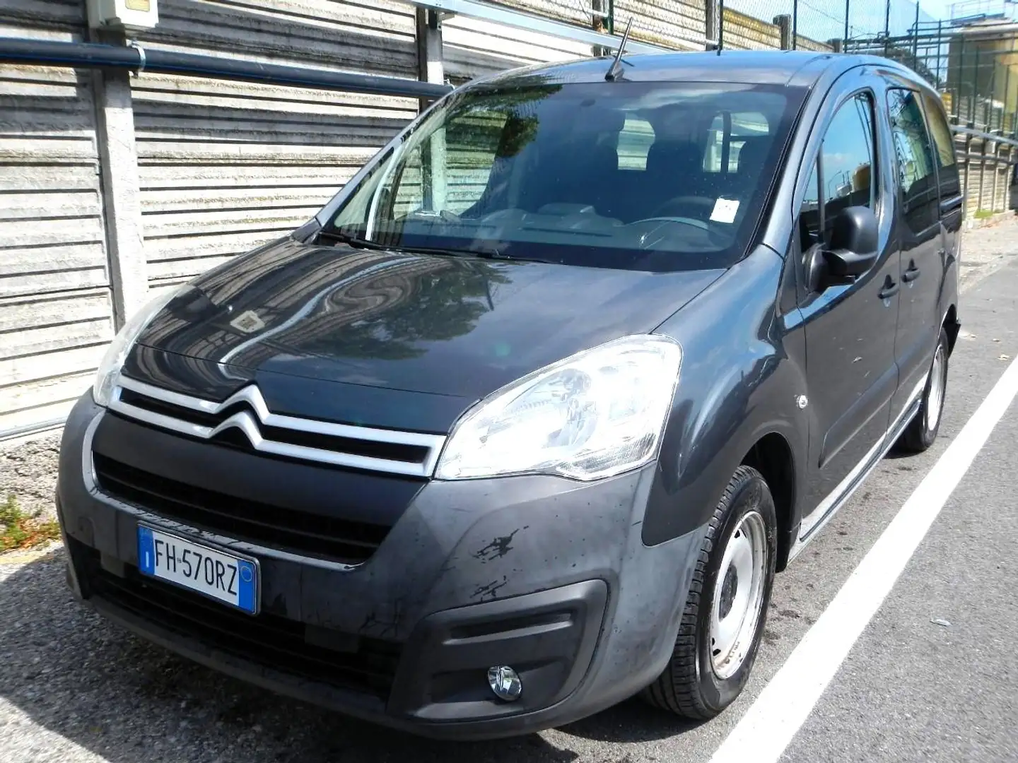 Citroen Berlingo 1.6 BLUEHDI 120CV .3P.TI L1 E6 2 Porte Lat-FH570RZ Grigio - 2