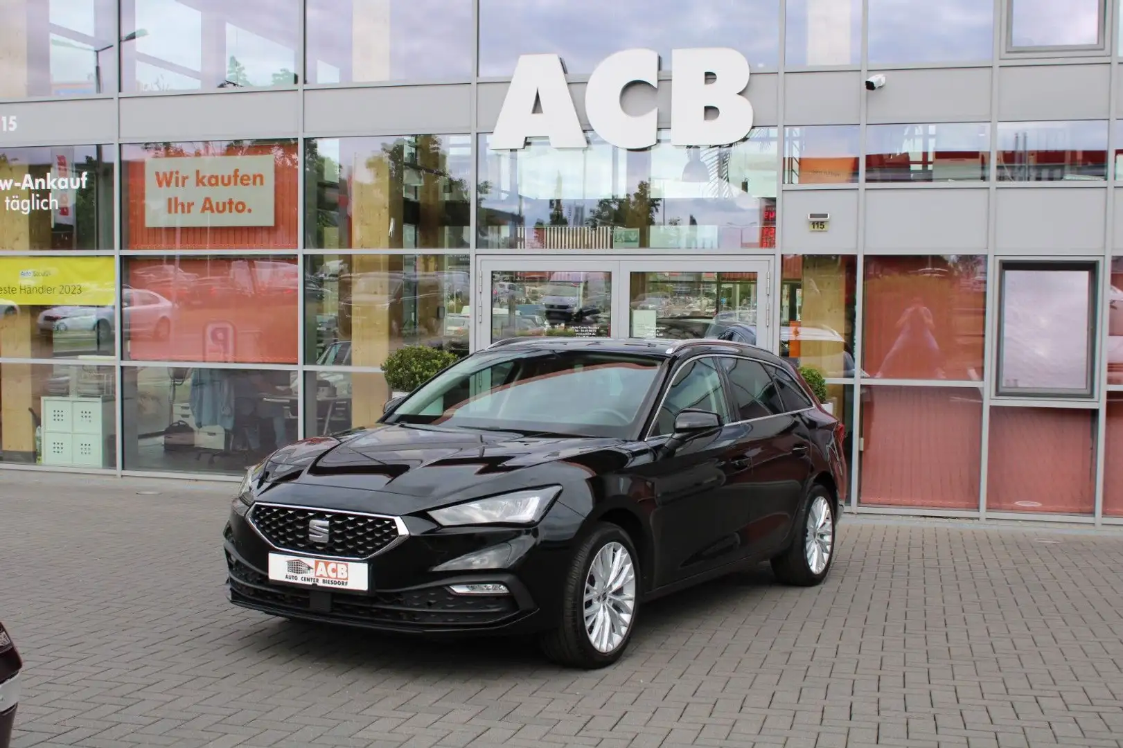 SEAT Leon TDI Sportstourer Xcellence DSG ACC LED AHK Negro - 1