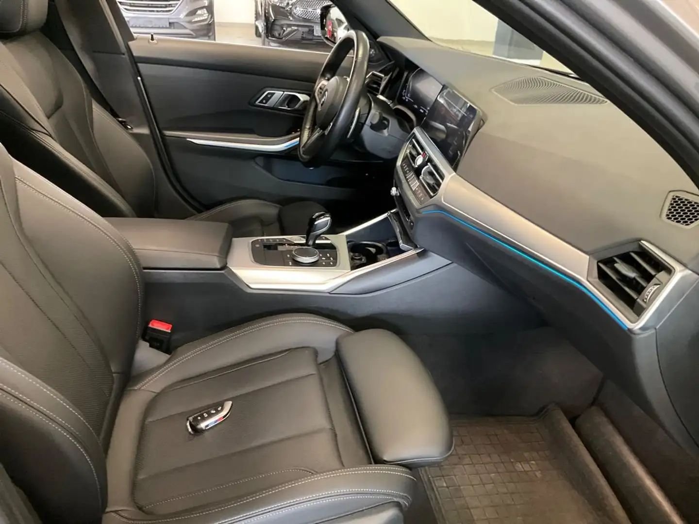 BMW 330 330e Aut. M Sport Grau - 1