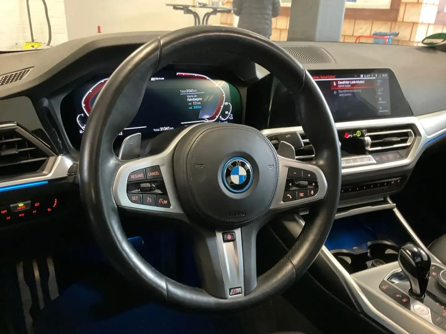 BMW 330 330e Aut. M Sport Grau - 2