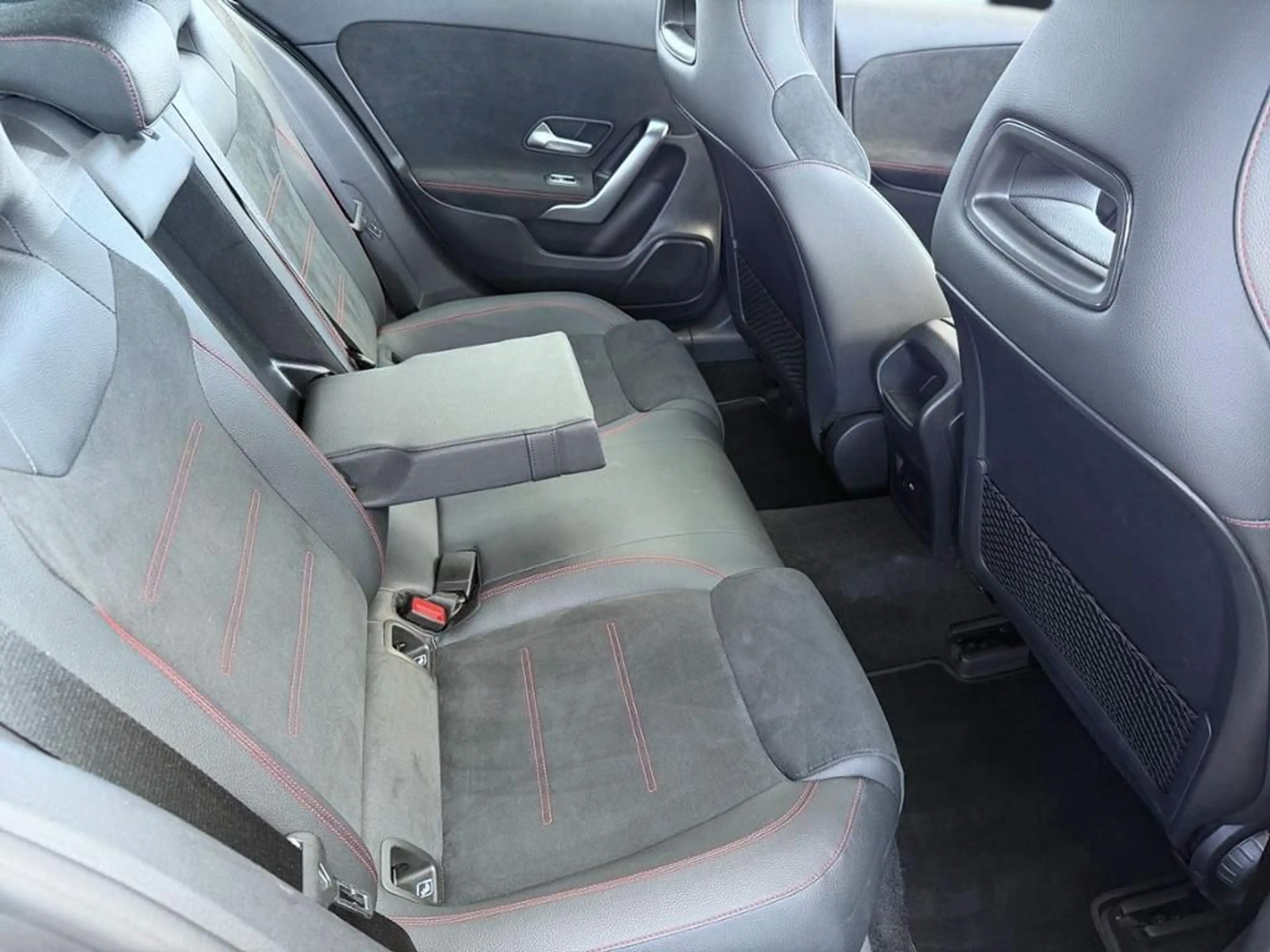 Mercedes-Benz A 200 d AMG, Pano, KEYLESS, CarPlay, Ambienteb. — photo 4