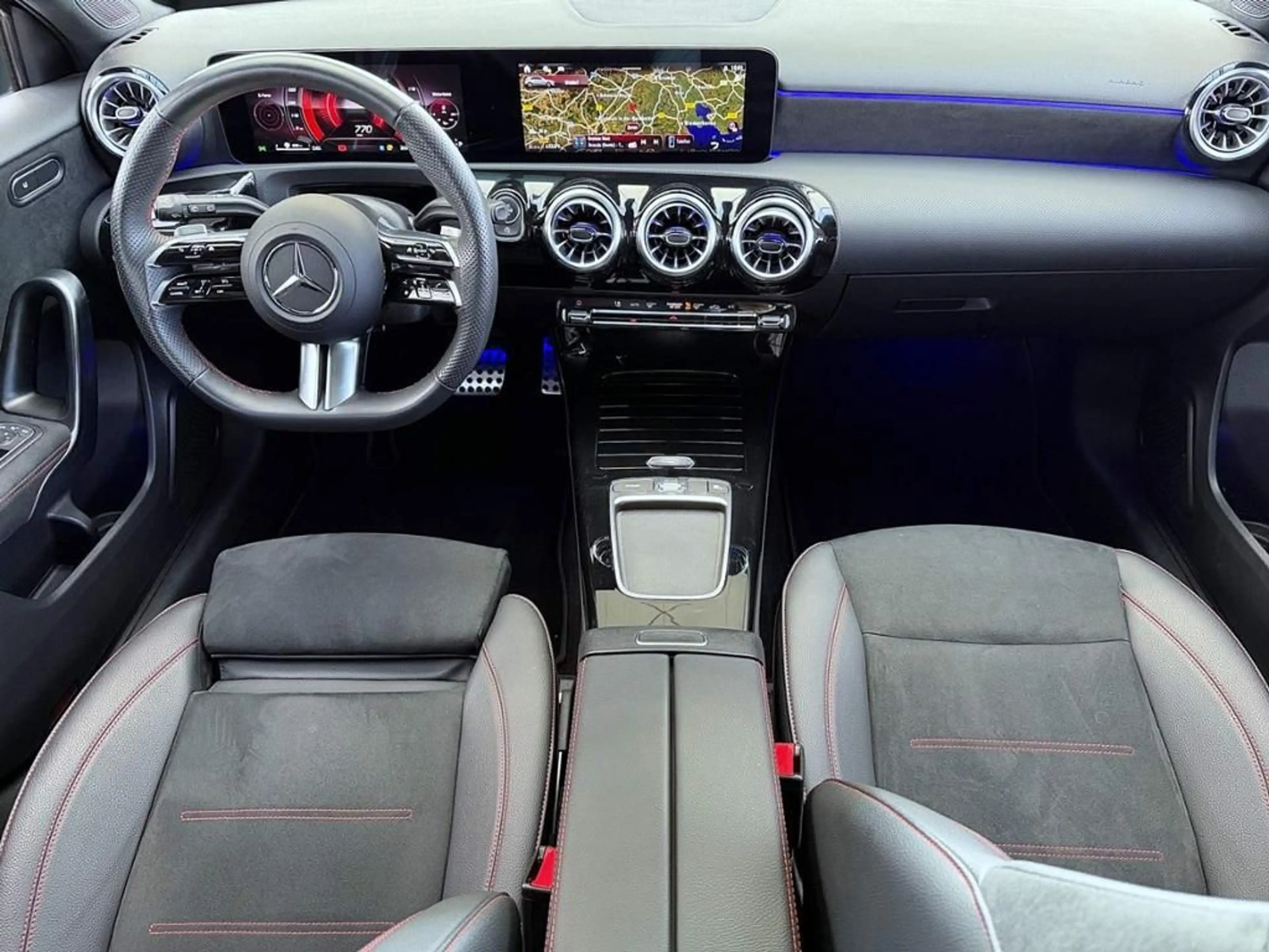 Mercedes-Benz A 200 d AMG, Pano, KEYLESS, CarPlay, Ambienteb. — photo 2