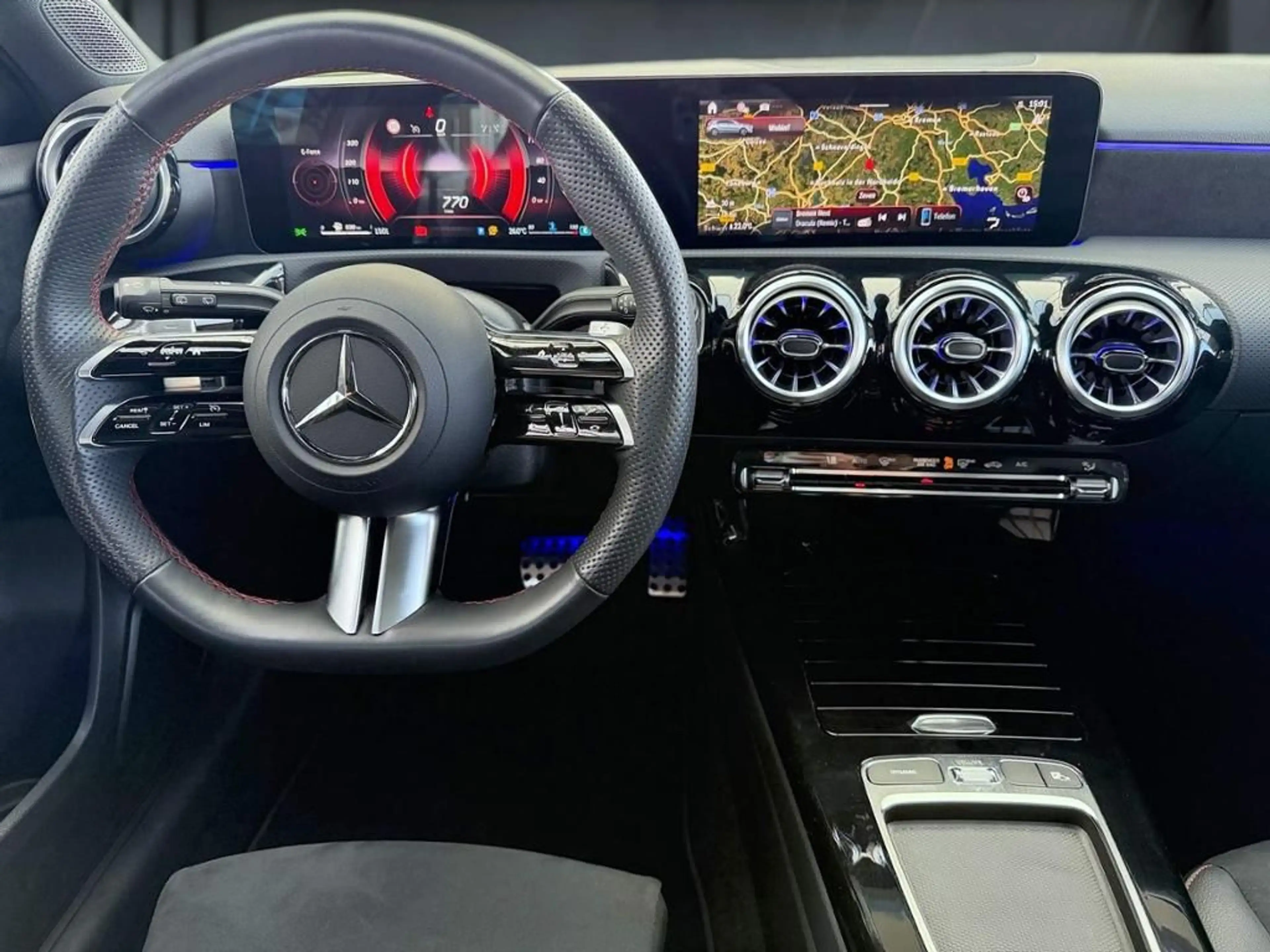 Mercedes-Benz A 200 d AMG, Pano, KEYLESS, CarPlay, Ambienteb. — photo 13