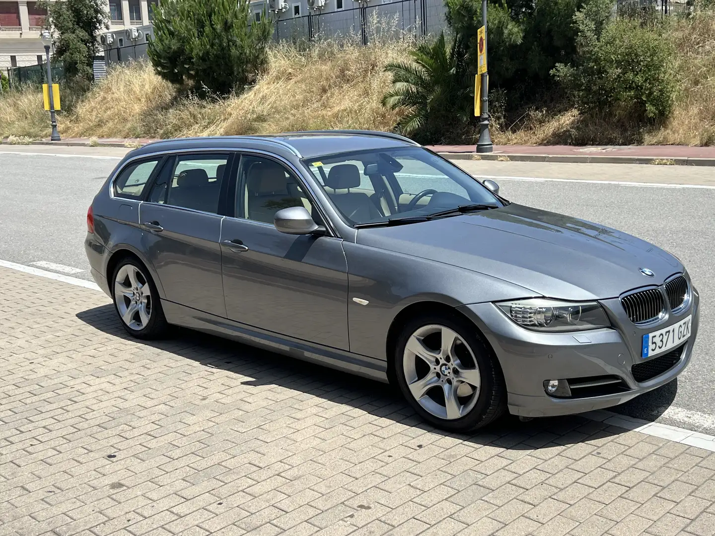 BMW 320 320d Touring Futura c/pelle 184cv - 2