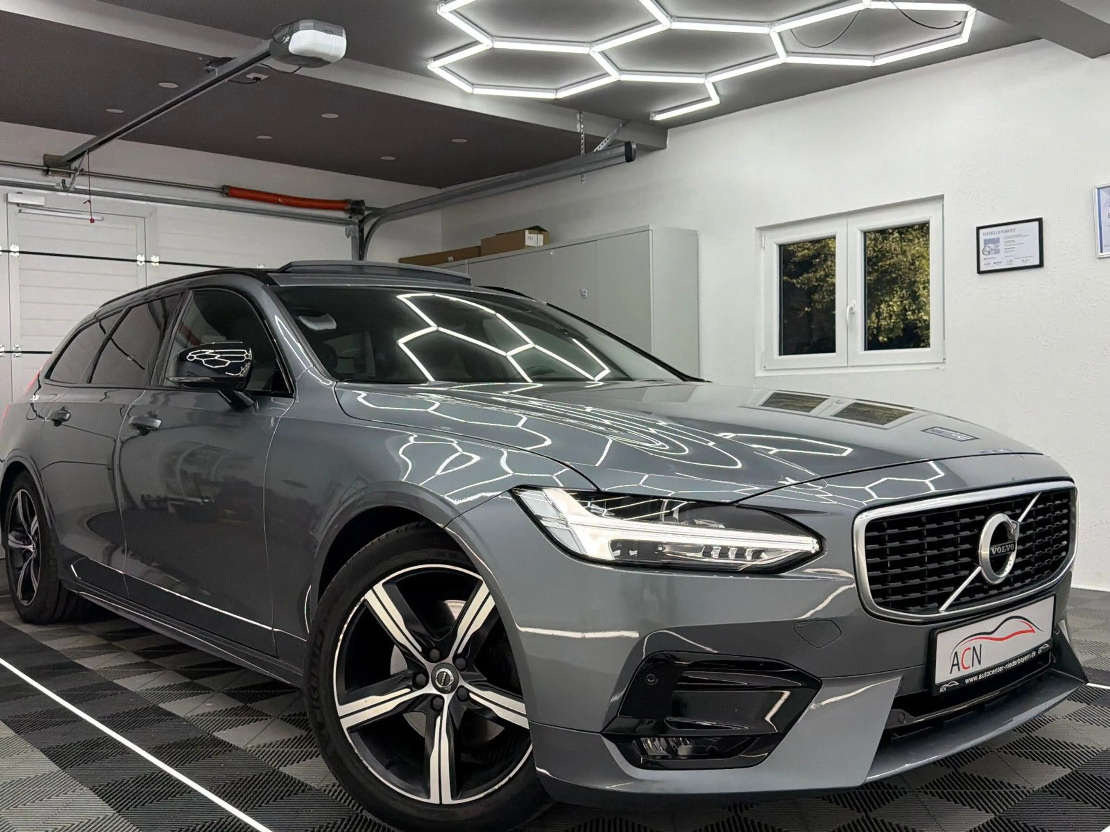 Volvo V90 Kombi R Design D5 AWD/MEMORY/AHK/LED/KAM — photo 10