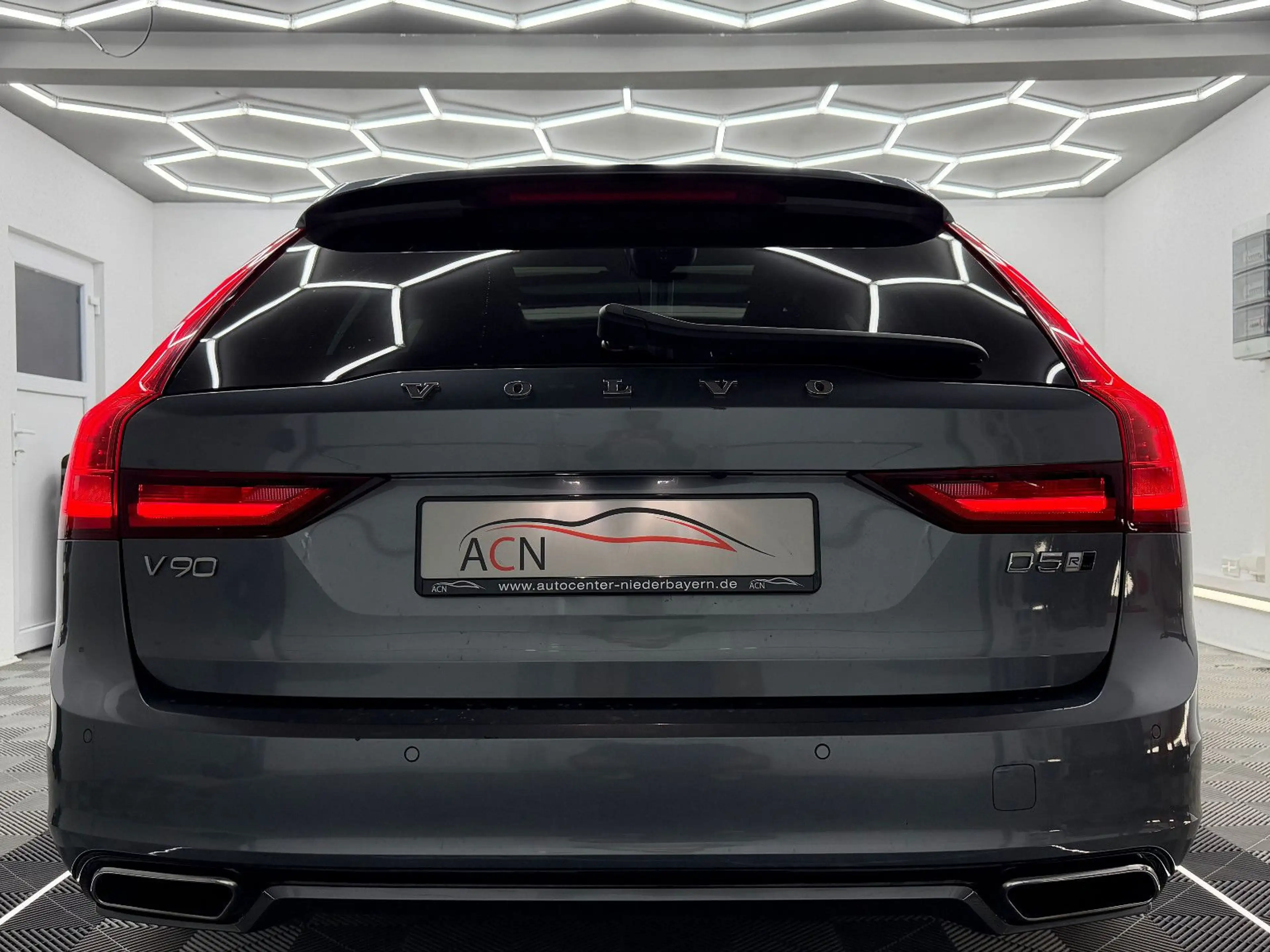 Volvo V90 Kombi R Design D5 AWD/MEMORY/AHK/LED/KAM — photo 13