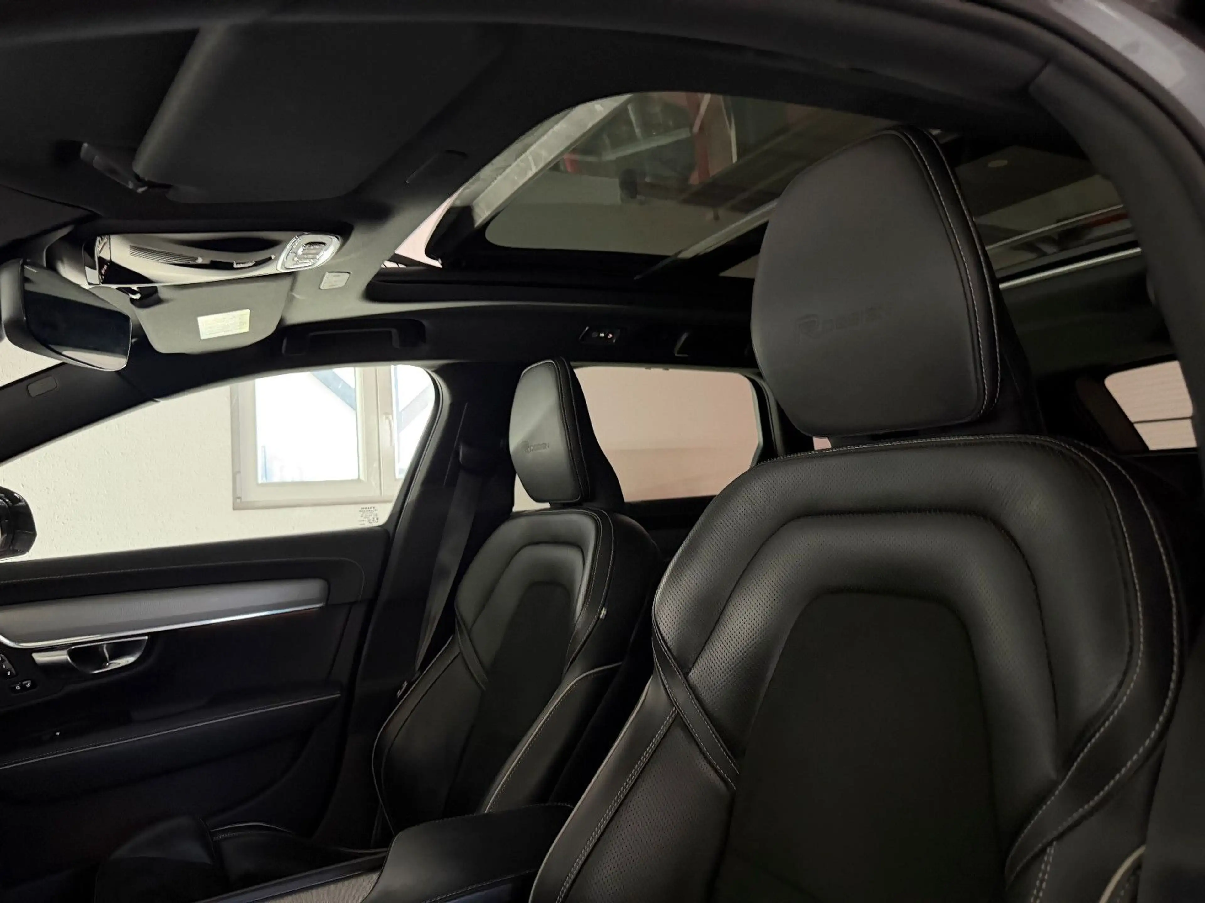 Volvo V90 Kombi R Design D5 AWD/MEMORY/AHK/LED/KAM — photo 4