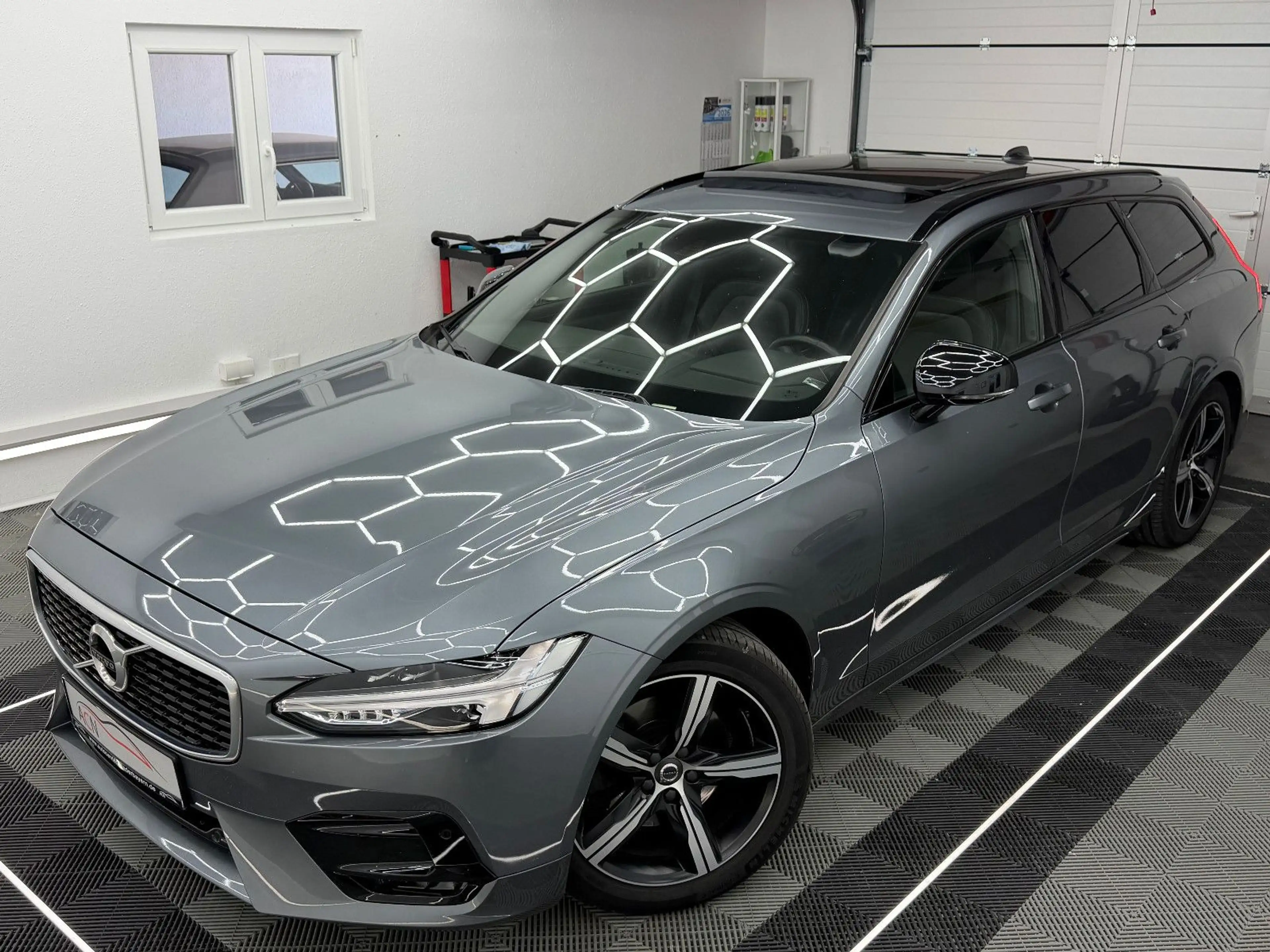 Volvo V90 Kombi R Design D5 AWD/MEMORY/AHK/LED/KAM — photo 8