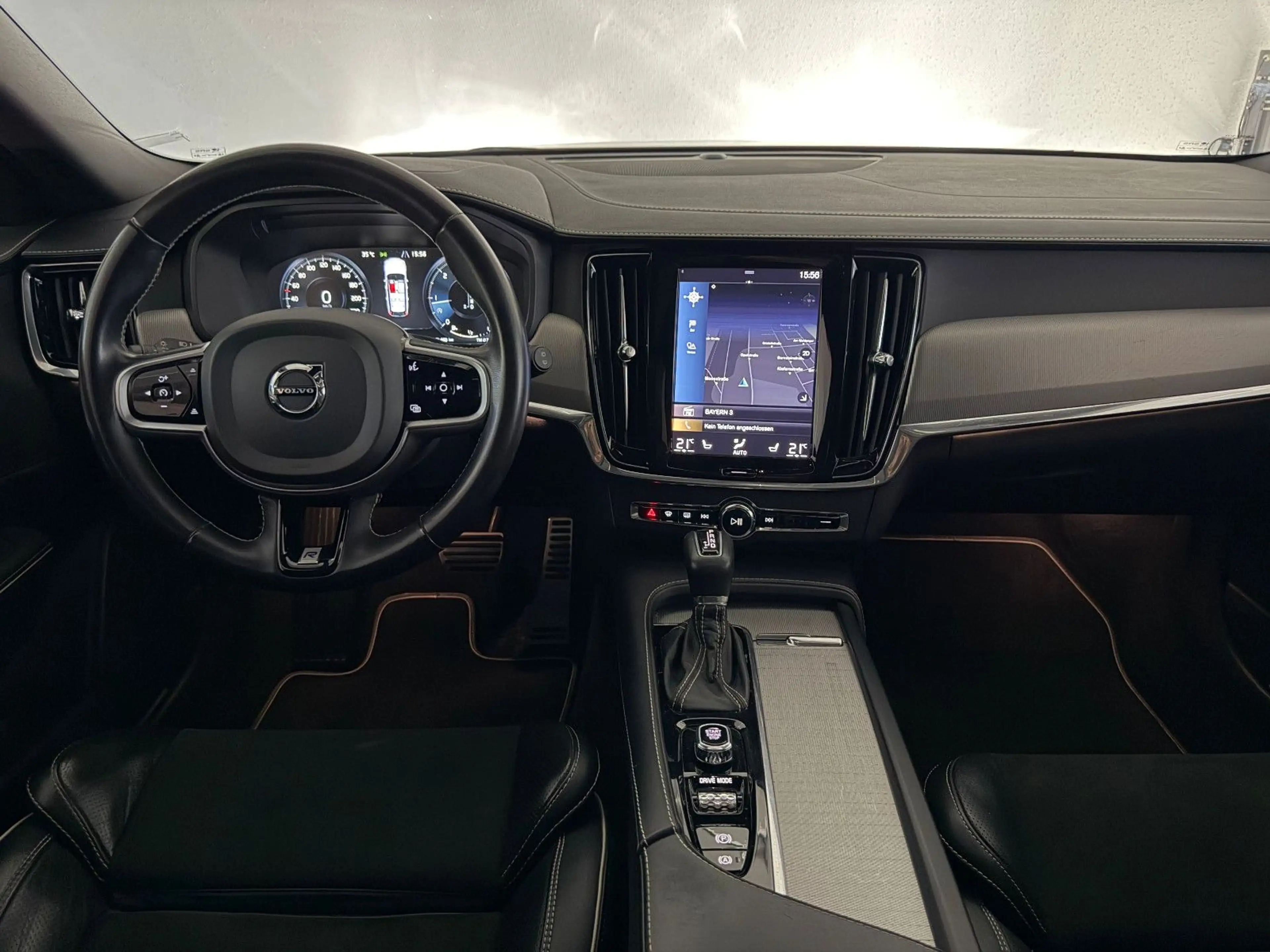 Volvo V90 Kombi R Design D5 AWD/MEMORY/AHK/LED/KAM — photo 2